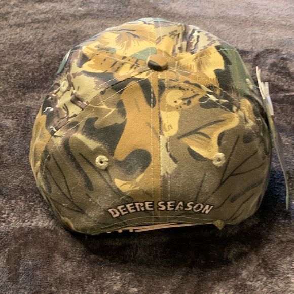 🆕 Ladies John Deere Camo w/ Reflective Trim Cap - Picture 3 of 6